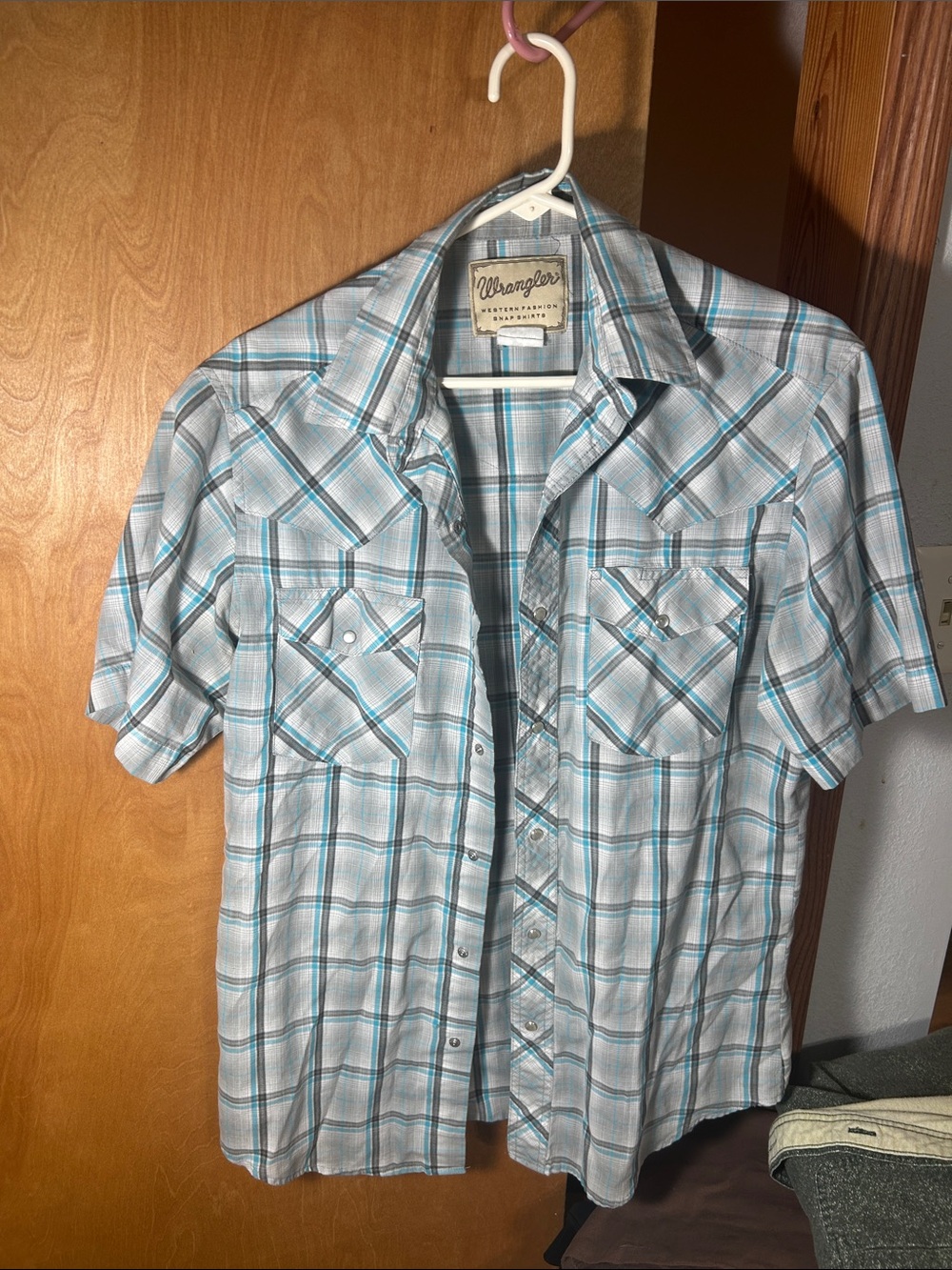 Wrangler Men's Short-Sleeve Plaid Button-Down Shirt - Light Blue & Gray